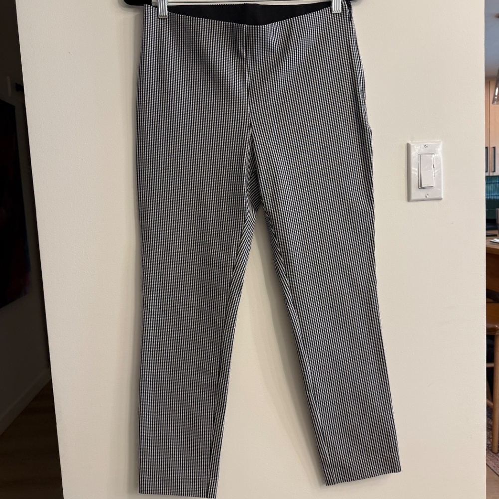 Black and White legging/pants with side zipper size 8